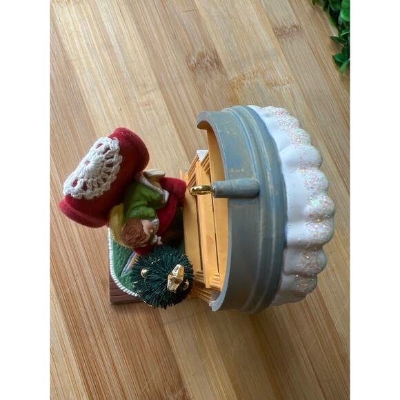 2003 Hallmark CHRISTMAS WINDOW #1 Series KOC Club Exclusive Ornament - Picture 10 of 14